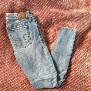 AE Super Stretch Distressed Jeggings 🩵